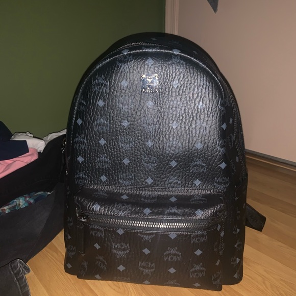 MCM Stark No Stud Medium Backpack - Picture 2 of 3